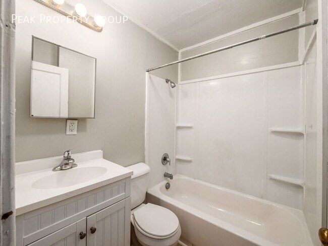 Building Photo - 1411 N 5th St