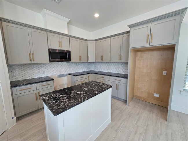 Building Photo - 25939 Lantern Ln