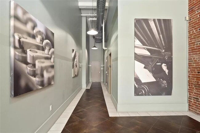 Entry lobby - 1627 Locust St