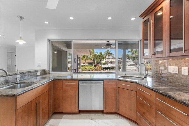 Building Photo - 2443 NE 26th St