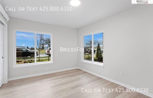 Building Photo - 1212 Harrington Ave NE