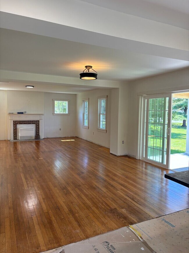 Building Photo - NEW Luxury 2 Bedroom apartments!