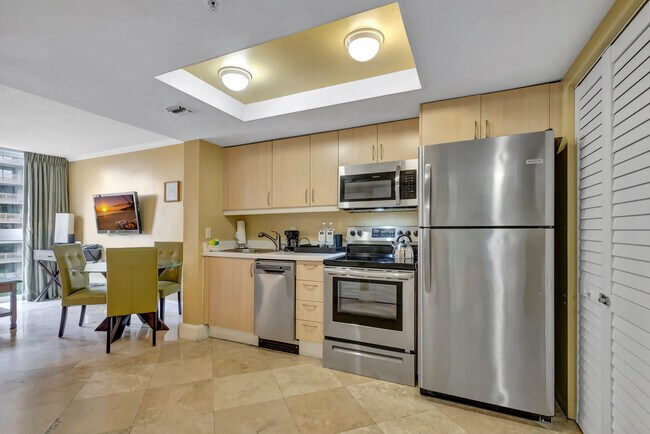 Building Photo - 2951 S Bayshore Dr