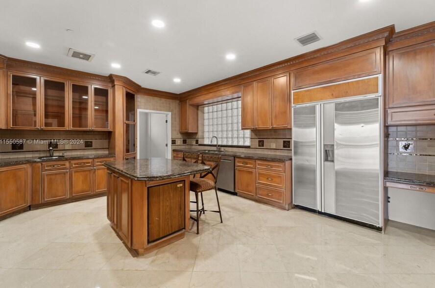 Building Photo - 5601 Collins Ave