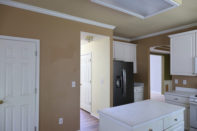 Building Photo - 7045 Devonhall Way