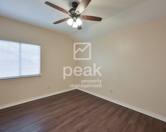 Building Photo - $2000! 3Bed/2.5Bath home in west Fort Worth!  Apply by 9/8 for Labor Day Savings! See description!