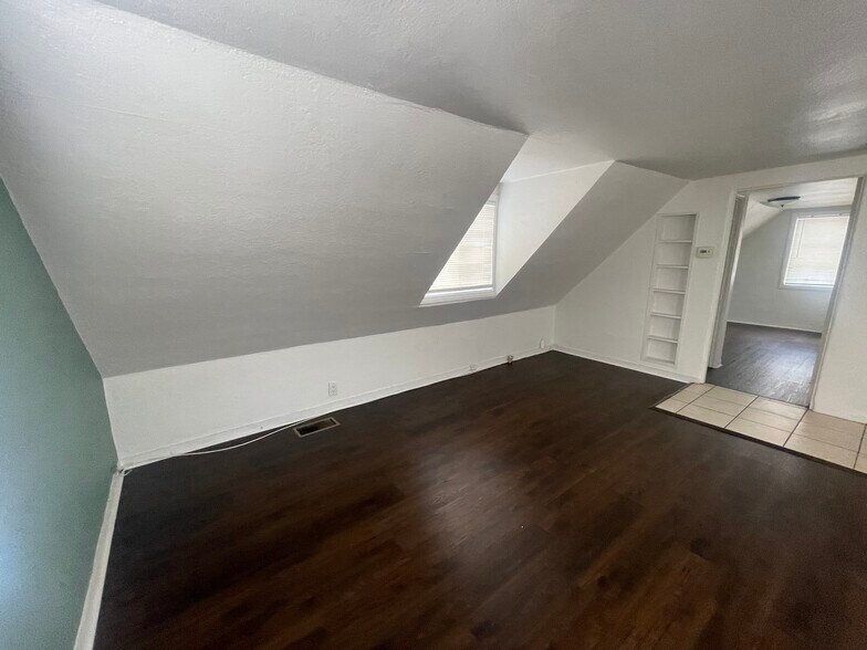 Building Photo - 1131 E Whiting Ave