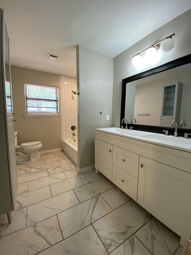 Building Photo - Spacious and Stunning Home with Solar Panels – Your Dream Property AWAITS!