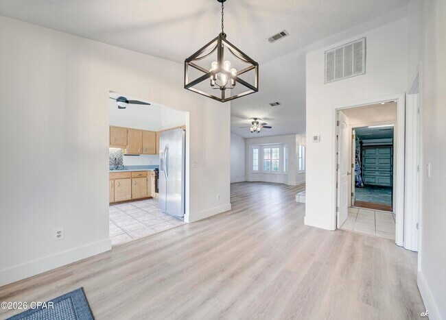 Building Photo - 307 Fan Palm Pl