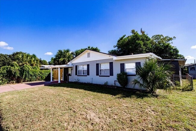 Building Photo - 900 N Denning Dr