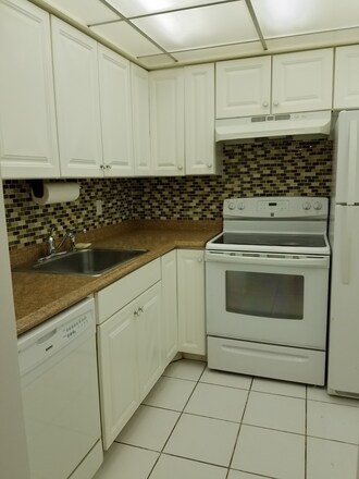 Kitchen - 604 NW 13th St