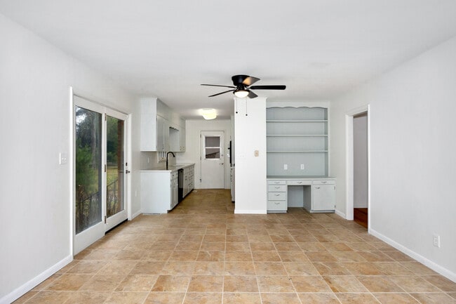 Building Photo - 2105 Shannonhouse Rd SW