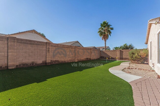 Building Photo - 105 E Piccolo Ct