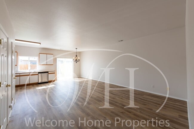 Building Photo - Enjoy the Open Floor Plan and Generous Storage in this College Place Duplex