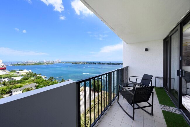 Building Photo - 5600 N Flagler Dr