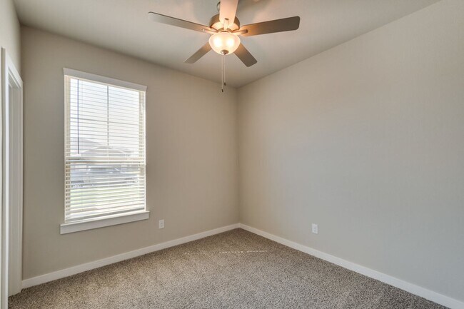 Building Photo - 604 Fallow Dr