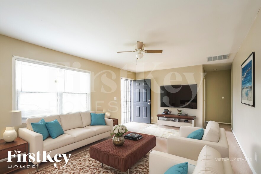 Building Photo - 8738 Montery Rd