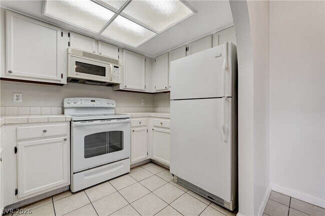 Building Photo - 6149 W Oakey Blvd