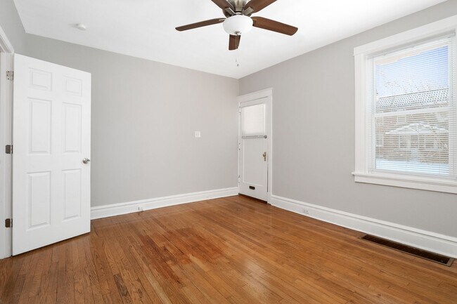 Building Photo - Rad Pad in TGS