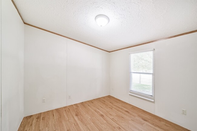 Building Photo - 33205 Wedgewood Dr