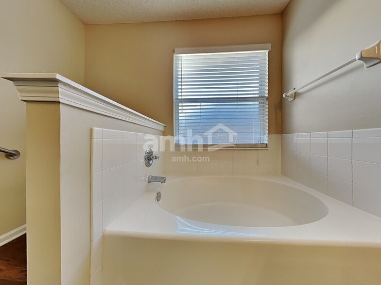Building Photo - 2708 Secret Harbor Dr