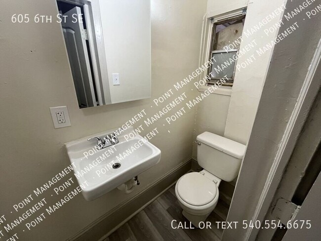 Building Photo - 605 6th St SE