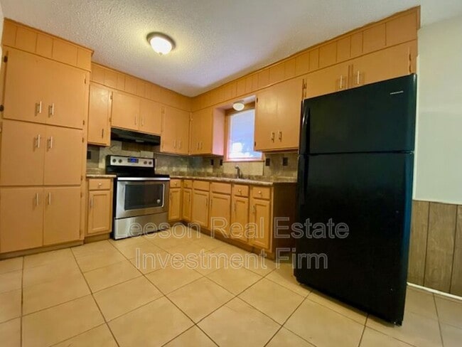 Building Photo - 6333 Alameda Dr