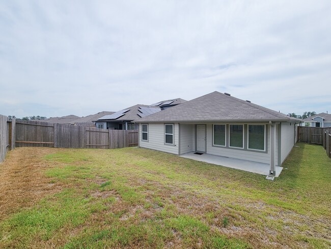 Building Photo - 23651 Silver Concord Dr