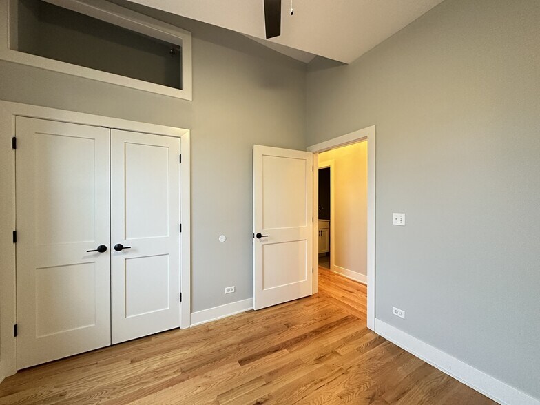 Building Photo - 3477 S Archer Ave