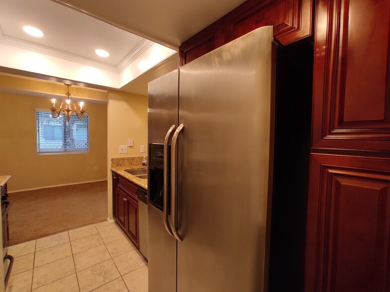 Building Photo - 9428 Twin Trails Dr