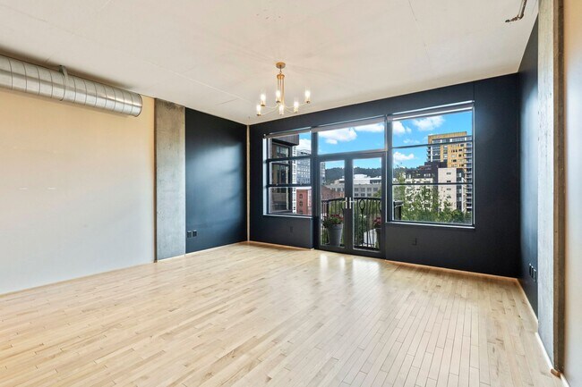 Building Photo - Elizabeth Lofts - 7th floor west facing Pearl District studio w/parking/concierge/most utilities
