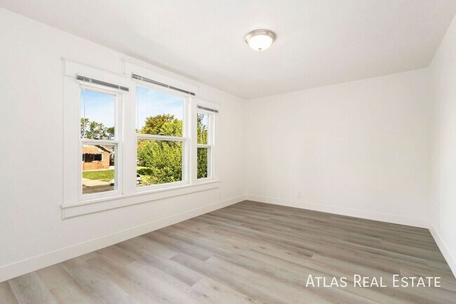 Building Photo - 1904 8th Ave