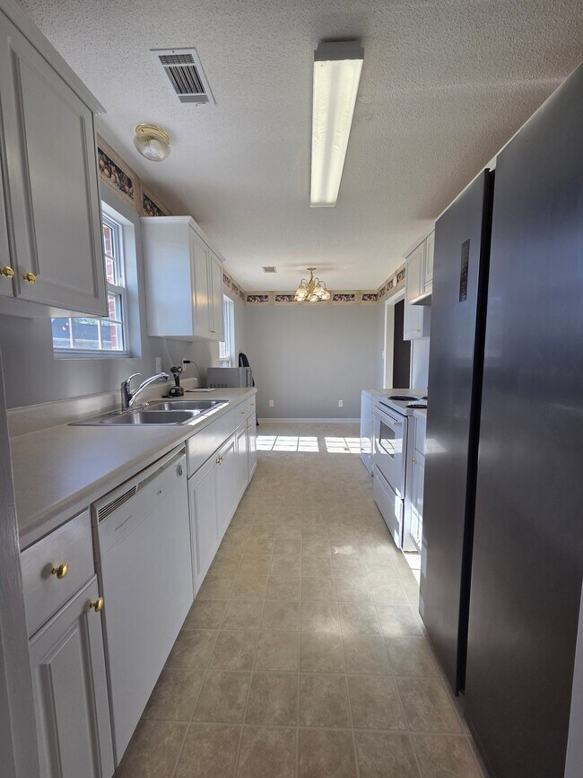 Building Photo - 4412 Hatteras Dr