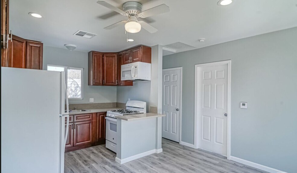 Kitchen - 13401 Bessemer St