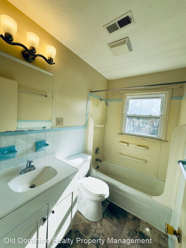 Building Photo - 2 br, 1.5 bath House - 548 Roosevelt Street