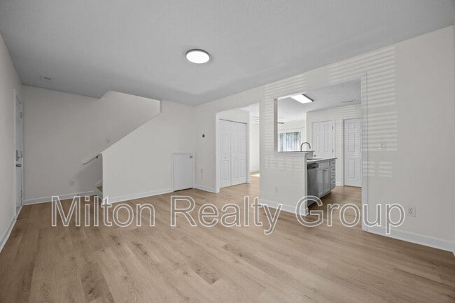 Building Photo - 107 Laura Ln