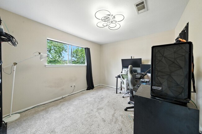 Building Photo - 13310 Ravensway Dr