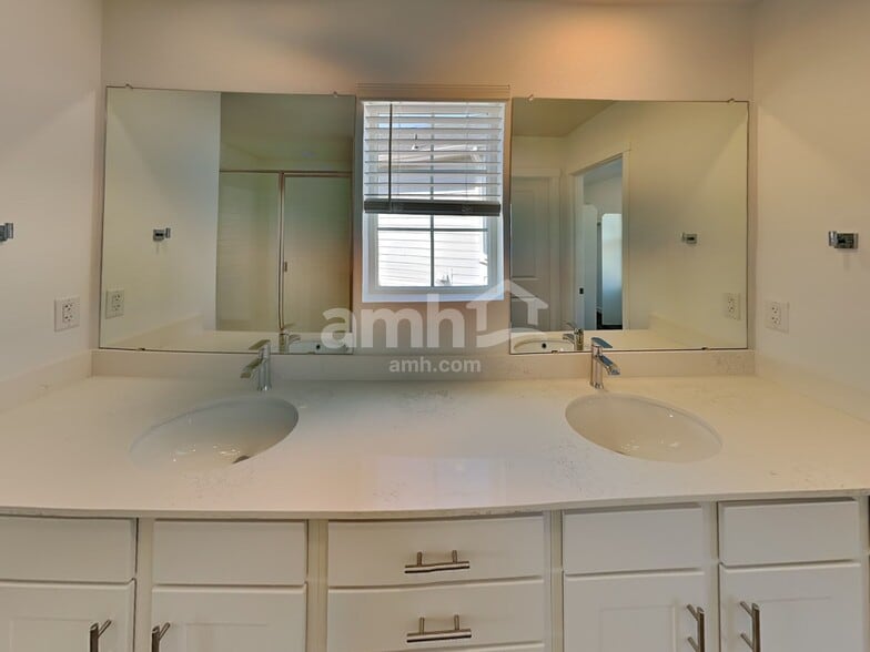 Building Photo - 26112 E Calhoun Pl