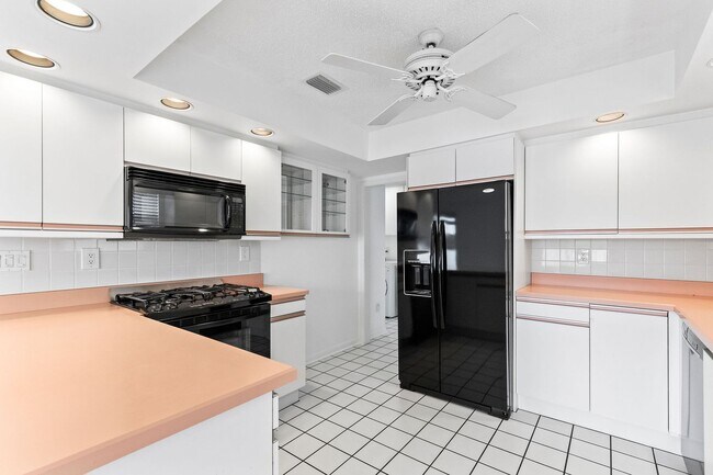 Building Photo - Riverfront Home in Ormond Beachside!
