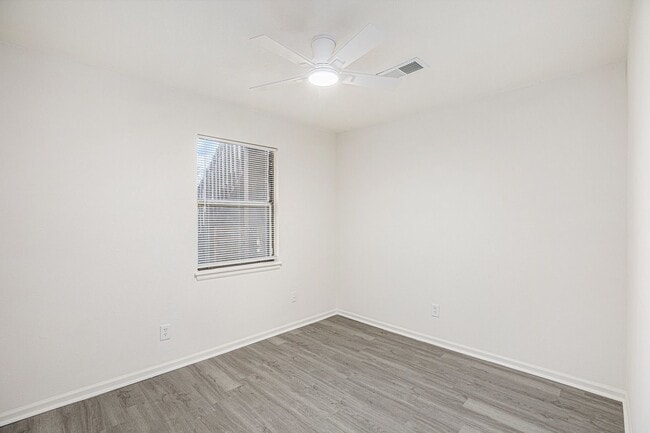 Building Photo - Beautiful 2-bedroom in the heart of Raymore!