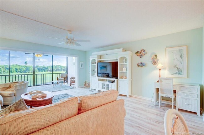 Building Photo - 5532 NE Gulfstream Way