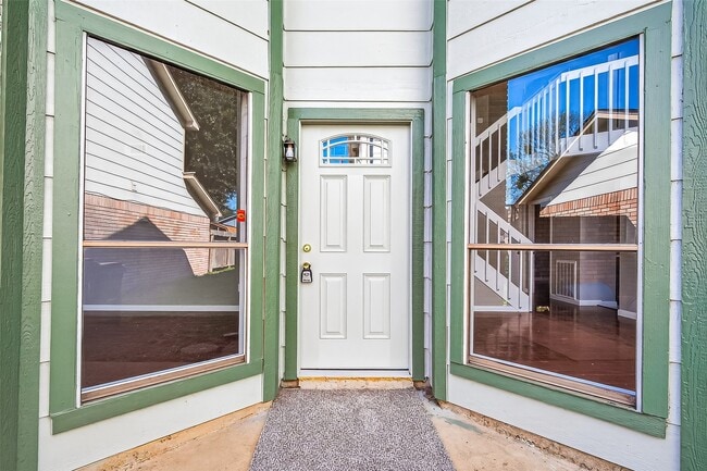 Building Photo - 10707 Staghill Dr