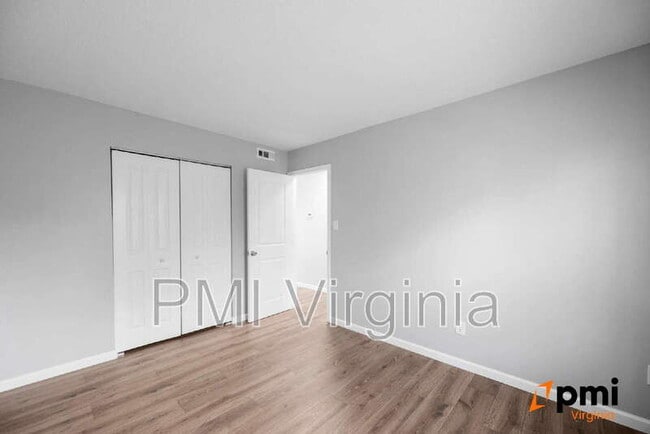 Building Photo - 631 Bluff Ct