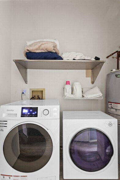In-unit washer + dryer - 4220 Wilshire Blvd