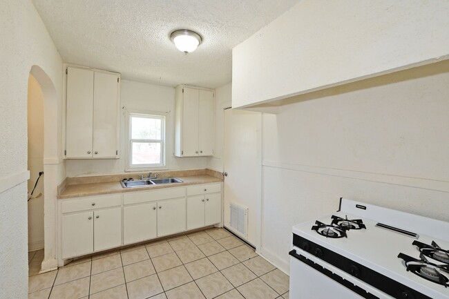 Building Photo - 310 S Prospect St