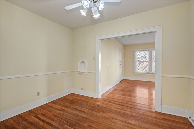 Building Photo - 401 W Clay St