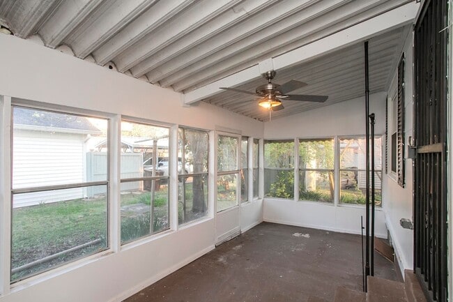 Building Photo - 909 Clarke St