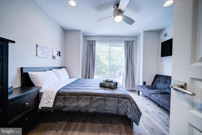 Building Photo - 1513 S Lambert St