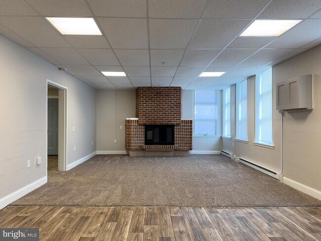 Building Photo - 100 S Front St