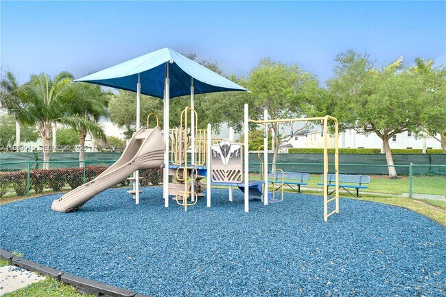 Building Photo - 2731 NE 3rd Dr